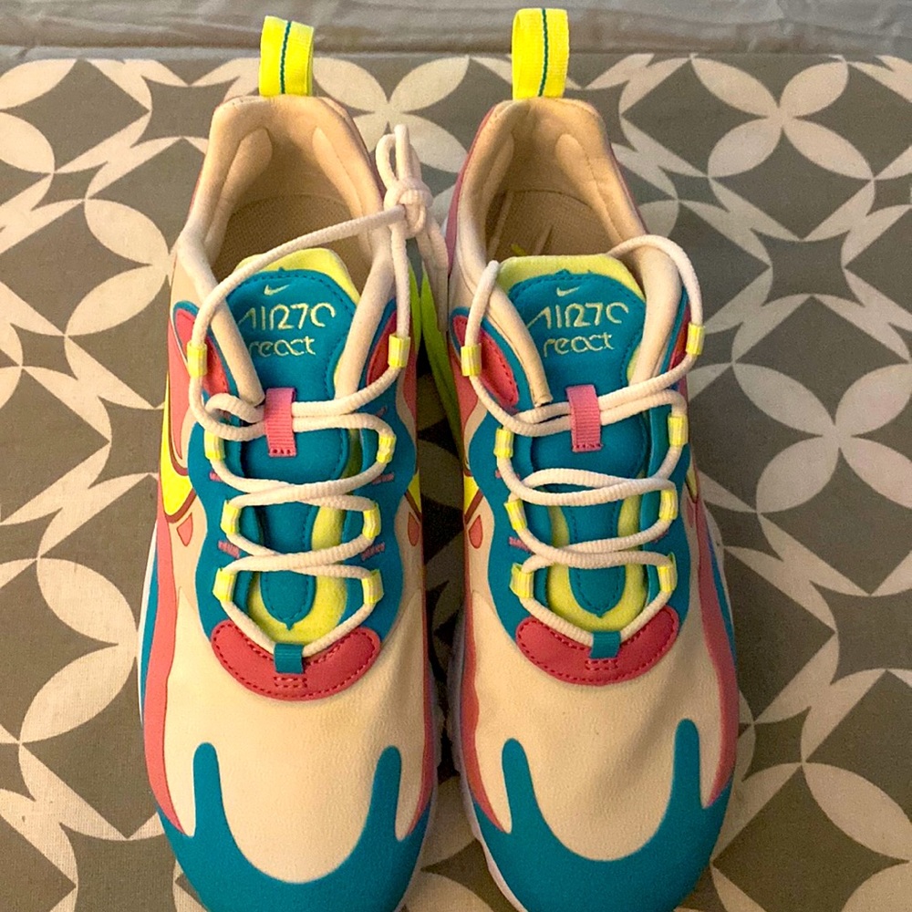 Nike women Air Max 270 React 7 1/2